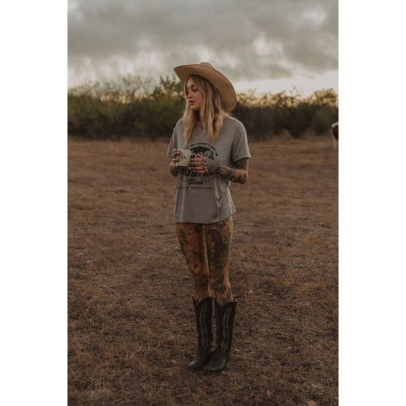 New Understated HEART & SOUL OVERSIZED TEE Size Small - Picture 2 of 9